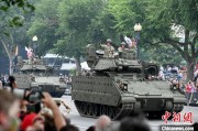 占卦问卜美国纪念陆军成立250周年阅兵仪式在华盛顿举行